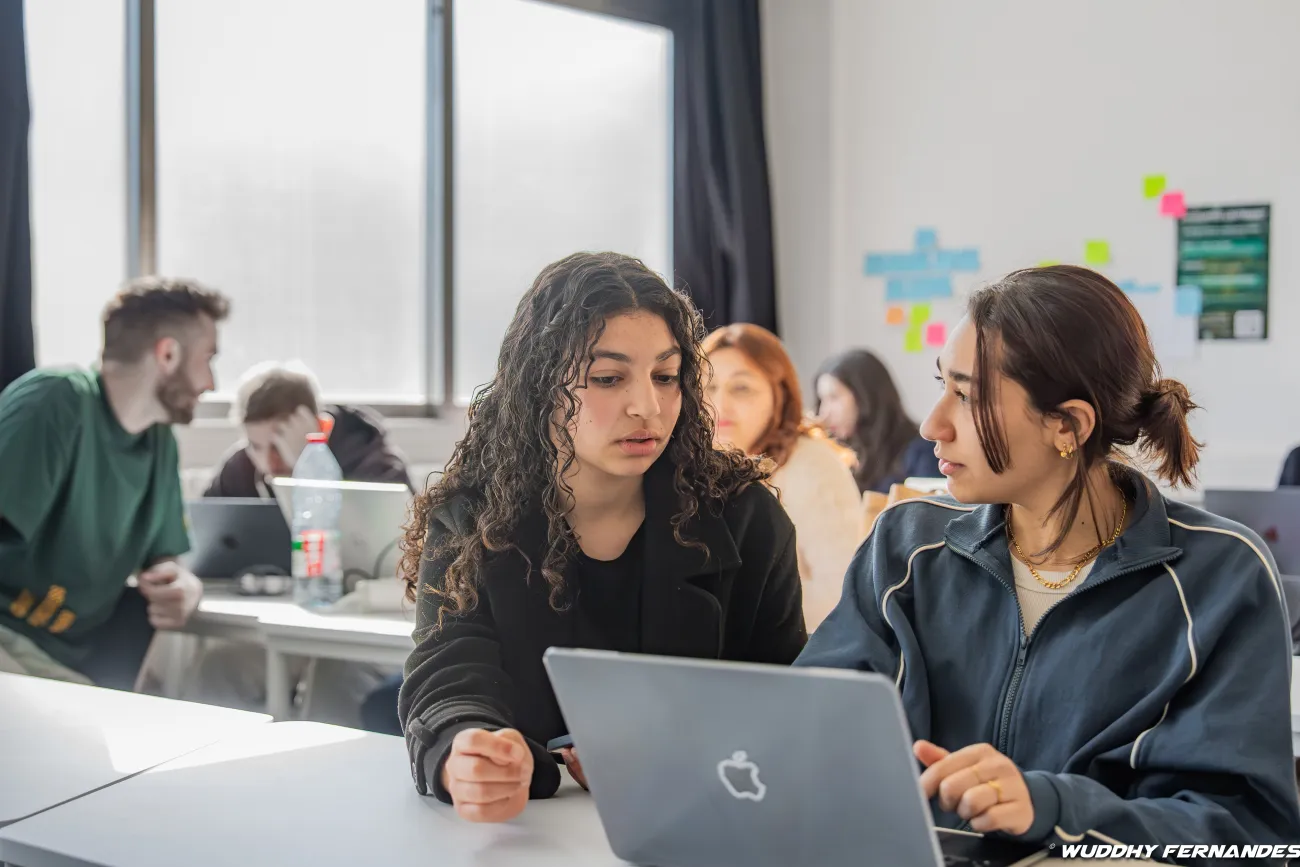Etudiantes d'HETIC en plein projet